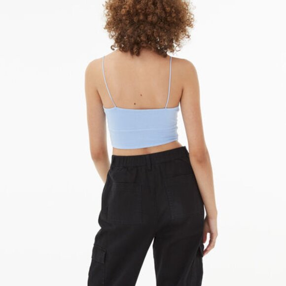 Crossover V-Neck Cropped Bungee Tank - Picture 4 of 9